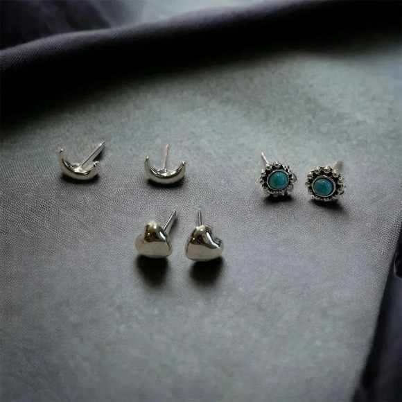 Mini Silver Moon & Heart & Turquoise Stone Circle Stud Earrings - Picture 3 of 9